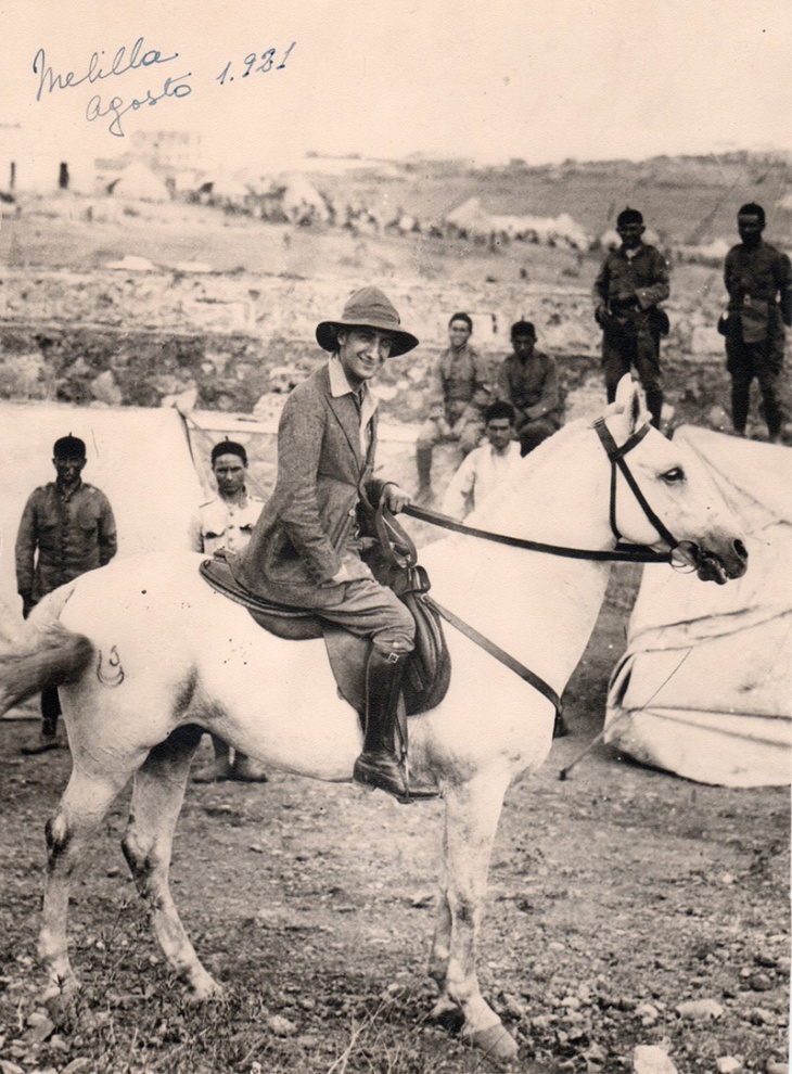 Positivado de época de Pepe Campúa montado a caballo en Melilla, durante la Guerra de Marruecos en agosto de 1921