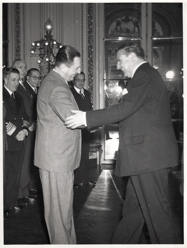 Positivado de época de la recepción que el general Juan Domingo Perón ofreció con motivo de la visita del ministro Martín-Artajo a Argentina.