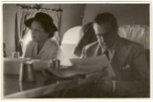 Pepe Campúa retrató algunos momentos del vuelo entre Madrid y Buenos Aires del ministro Martín-Artajo y su comitiva en 1948