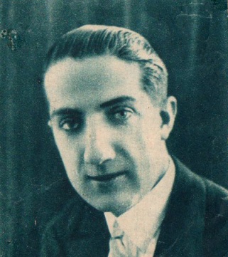 Pepe Campúa retratado como empresario cinematográfico en 1933, foto publicada en Mundo Gráfico.
