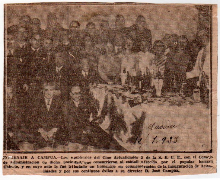 Fotonoticia del homenaje a Pepe Campúa como empresario cinematográfico en 1933.