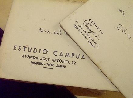 Sobres originales del primer estudio de Pepe Campúa, que el fotógrafo usaba para guardar el archivo de retratos