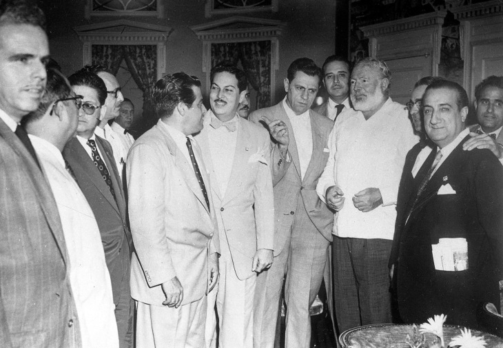 Reproducción de otra de las fotos del encuentro con Hemingway, que Campúa copió para su conservación en 1958. Se desconoce si esta imagen también es del estudio cubano Barcino Foto o de otro de los compañeros fotógrafos que asistieron al encuentro.