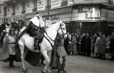 Cabalgata de Reyes celebrada en Madrid en 1949 fotografiada por Pepe Campúa