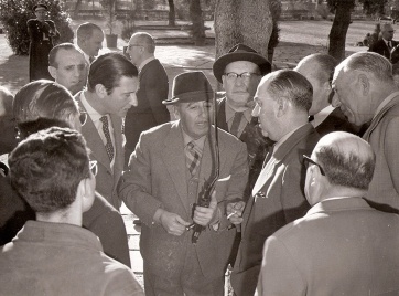 El 13 de febrero de 1961 un fusil le estalla a Franco durante la cacería y José Demaría Vázquez "Campúa" forotrafía la escena en exclusiva