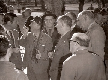 El 13 de febrero de 1961 un fusil le estalla a Franco durante la cacería y José Demaría Vázquez "Campúa" forotrafía la escena en exclusiva