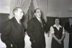 Homenaje a Josefina Carabias ofrecido por el Diario Informaciones el 4 de marzo de 1952 con motivo del premio Luca de Tena a esta periodista