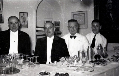 19 de marzo de 1953 Camareros en la onomástica de José Campúa celebrada en su estudio de la c/ Bárbara de Braganza