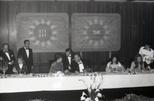 Manuel Fraga junto a Salomé en la celebración de los premios del Festival de Eurovisión 1969. Foto Campúa
