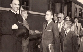 Juan Carlos llega para estudiar a San Sebastián junto a su hermano Alfonso. Foto. Campúa