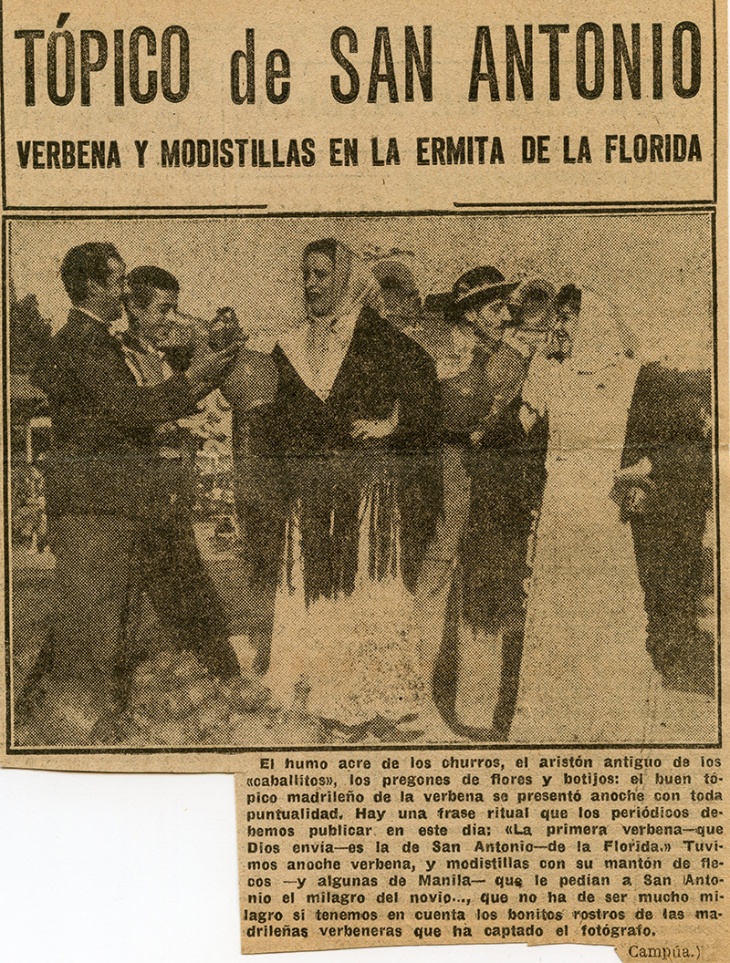 Recorte de prensa de Informaciones sobre la verbena de San Antonio en 1952 ilusrado con una fotografía de Campúa