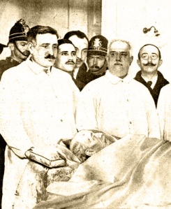 Fotomontaje del cadáver de Eduardo Dato tras el atentado, publicada en Mundo Gráfico el 16 de marzo de 1921