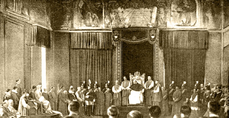 Fotografía de Campúa publicada en La Esfera y Nuevo Mundo de la audiencia del papa Pío XI a los reyes Alfonso XIII y Victoria Eugenia en el Vaticano en 1923.