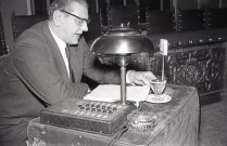 Otto Skorzeny en la conferencia en el Instituto Nacional de Industria. Foto tomada el 19 de marzo de 1958 por Campúa